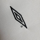Camisa Pronta Entrega Manchester United Dupla Face 2001/02 - Umbro Retrô Masculina - Edição Especial 100 anos - Dourada/Branca