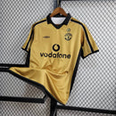 Camisa Manchester United Dupla Face 2001/02 - Umbro Retrô Masculina - Edição Especial 100 anos - Dourada/Branca